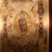 La prima immagine  quella di un Cristo in mandorla vestito di blu e rosso bruno